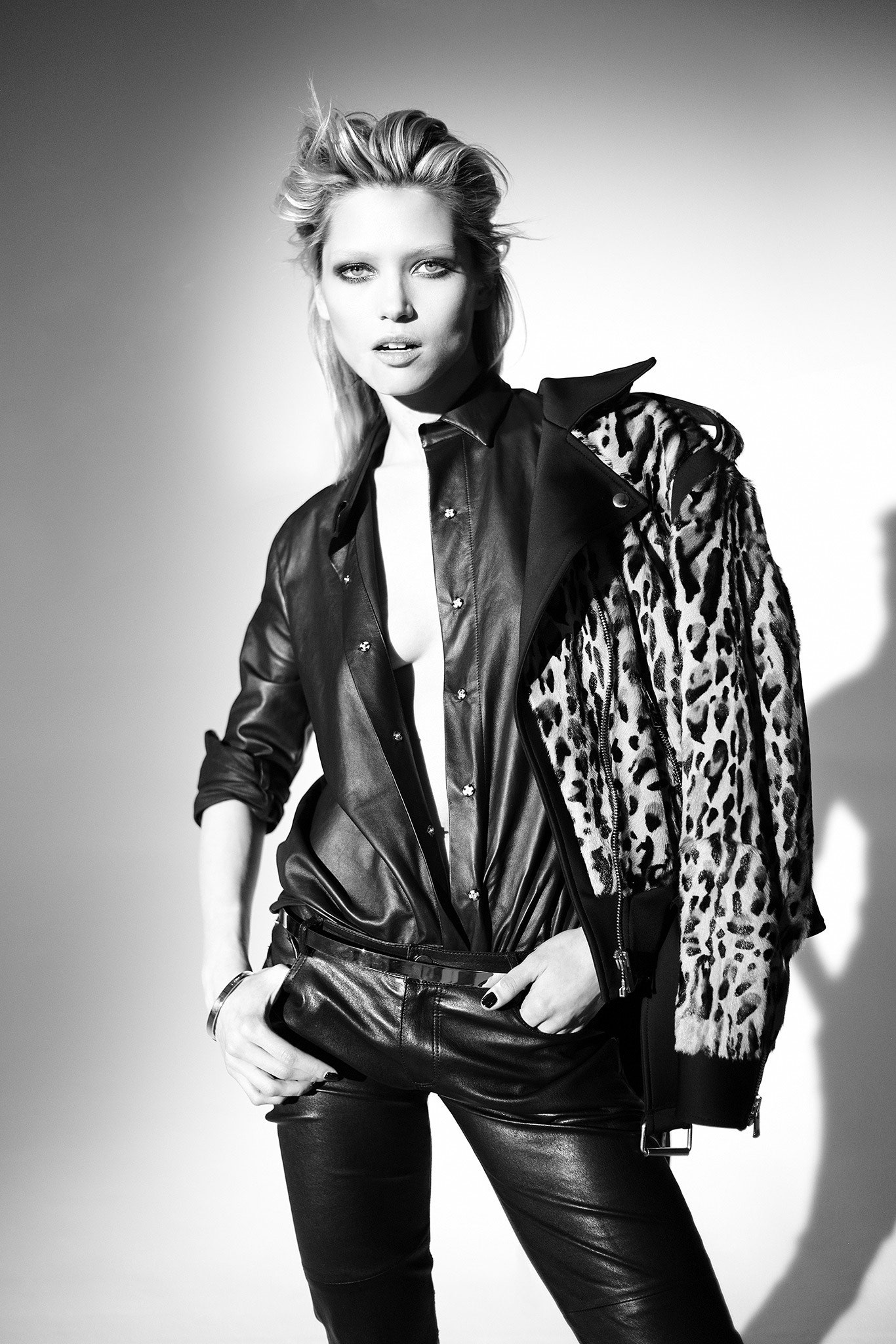 black leather long-sleeve collared fitted animal-print zippered jacket
