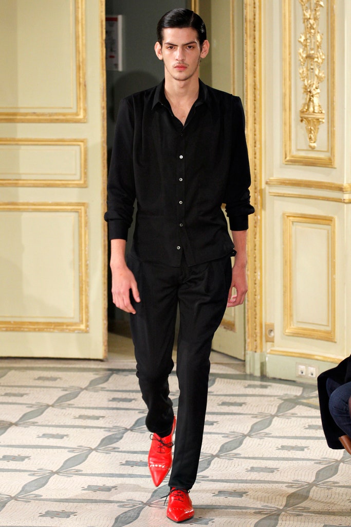 black fitted shirt with relaxed pants and red shoes