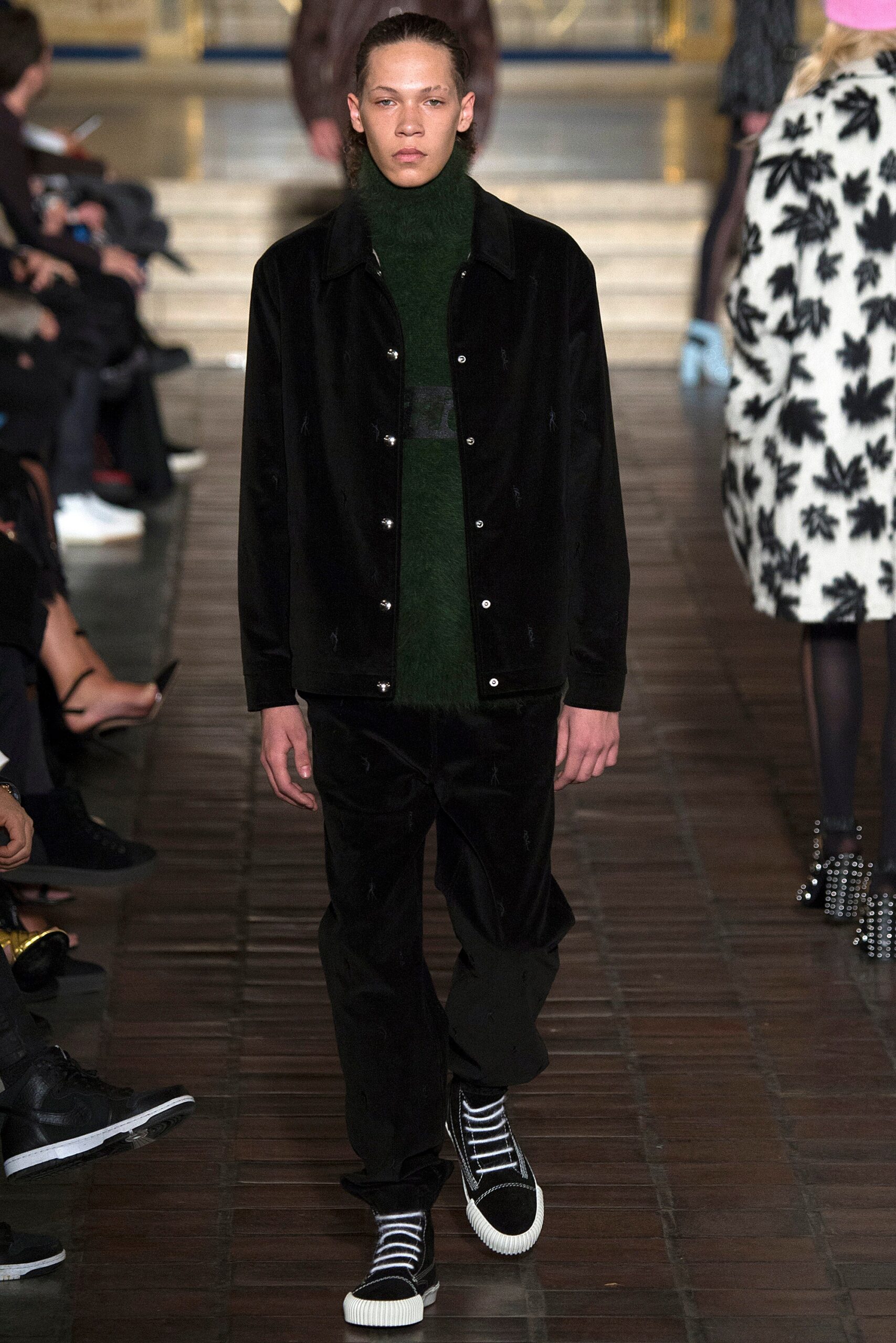 black velvet long-sleeve collared fitted buttoned jacket