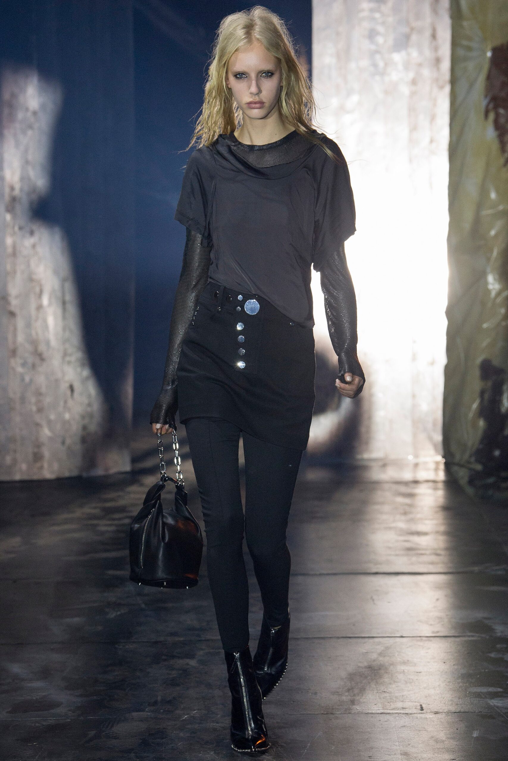 black denim fitted high-waisted buttoned skirt
