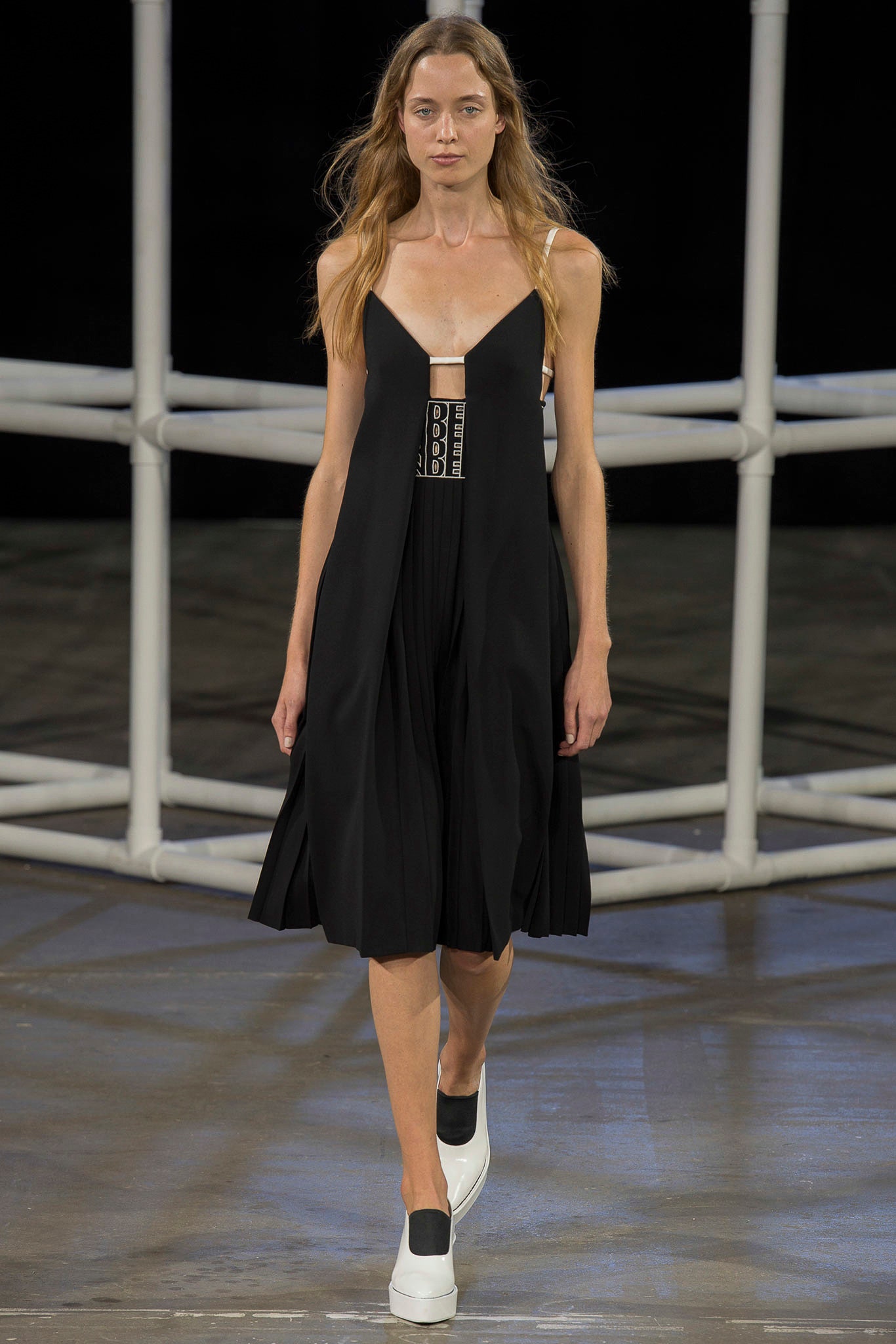 black fitted sleeveless dress