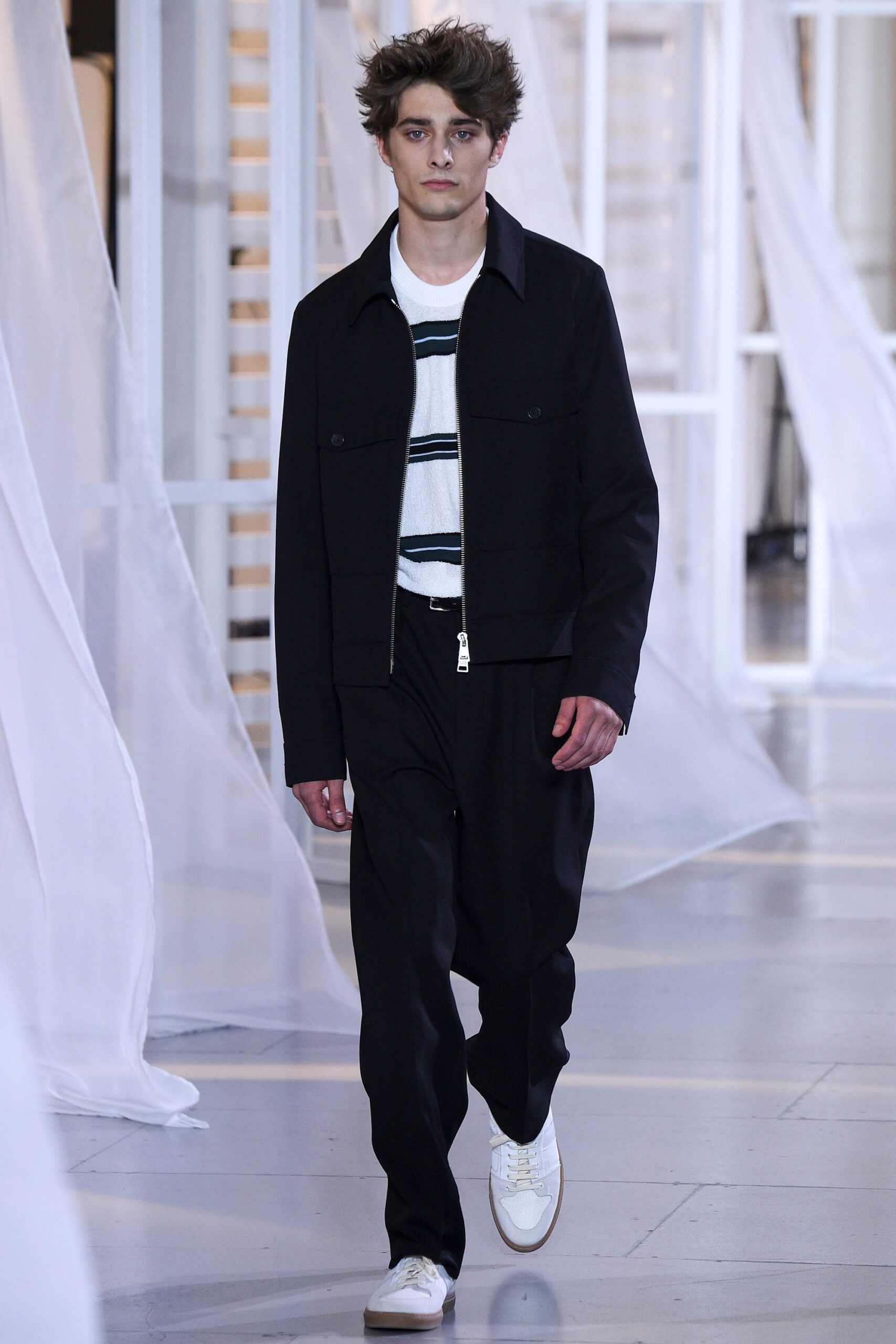 black cotton long-sleeve collared fitted zippered jacket