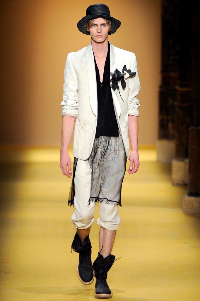 white cotton long-sleeve collared tailored buttoned fringed blazer