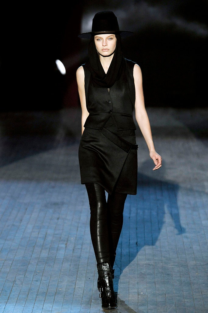 black fitted vest with leggings