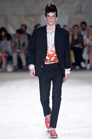 black tailored blazer with printed shirt