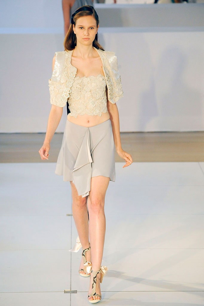 beige lace sleeveless collared fitted embroidered top