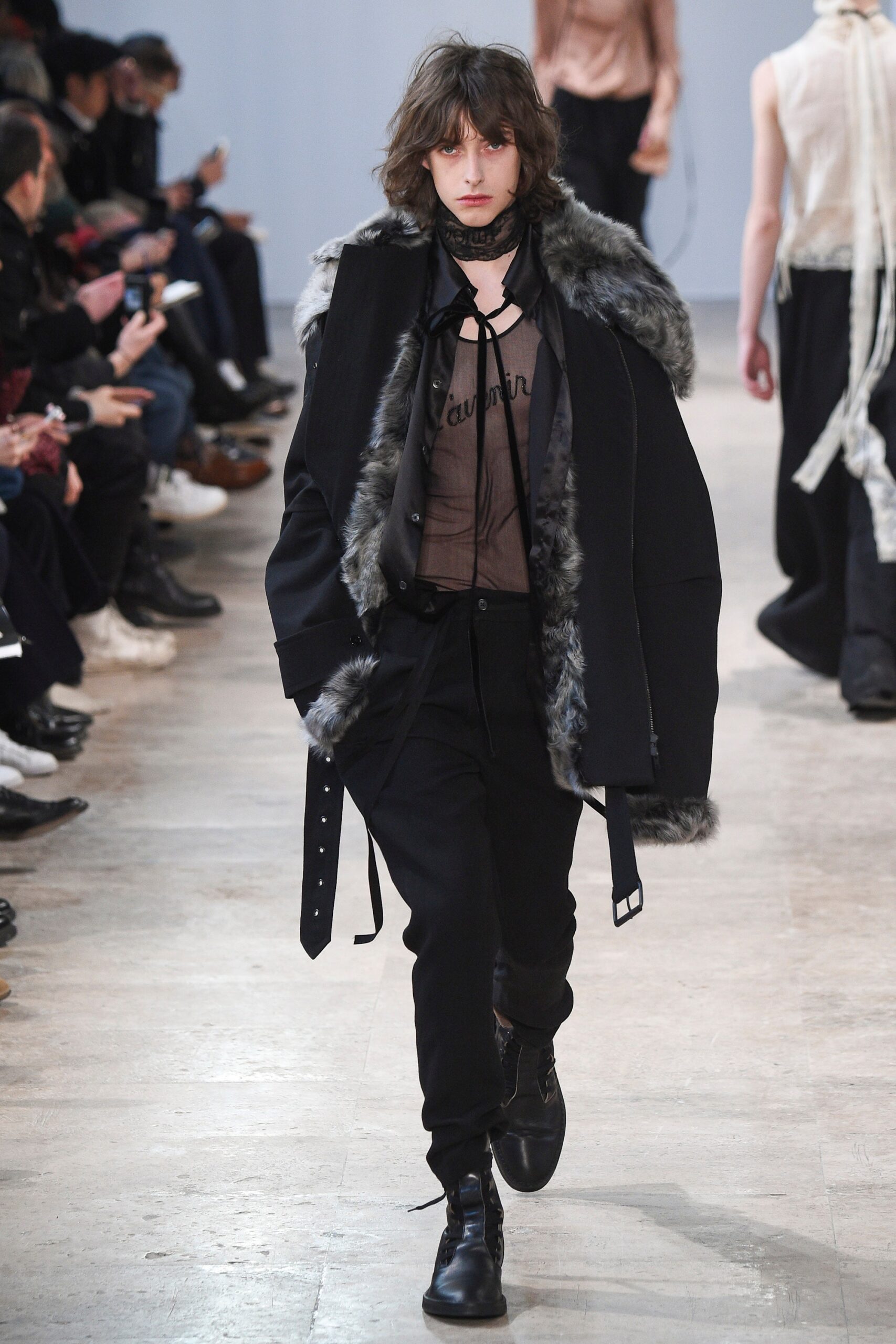 black wool long-sleeve collared relaxed layered coat