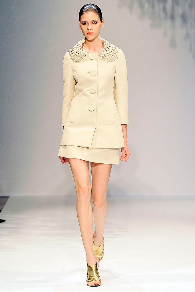beige cotton long-sleeve collared fitted buttoned layered coat