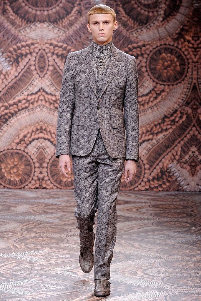 gray wool long-sleeve collared tailored buttoned suit