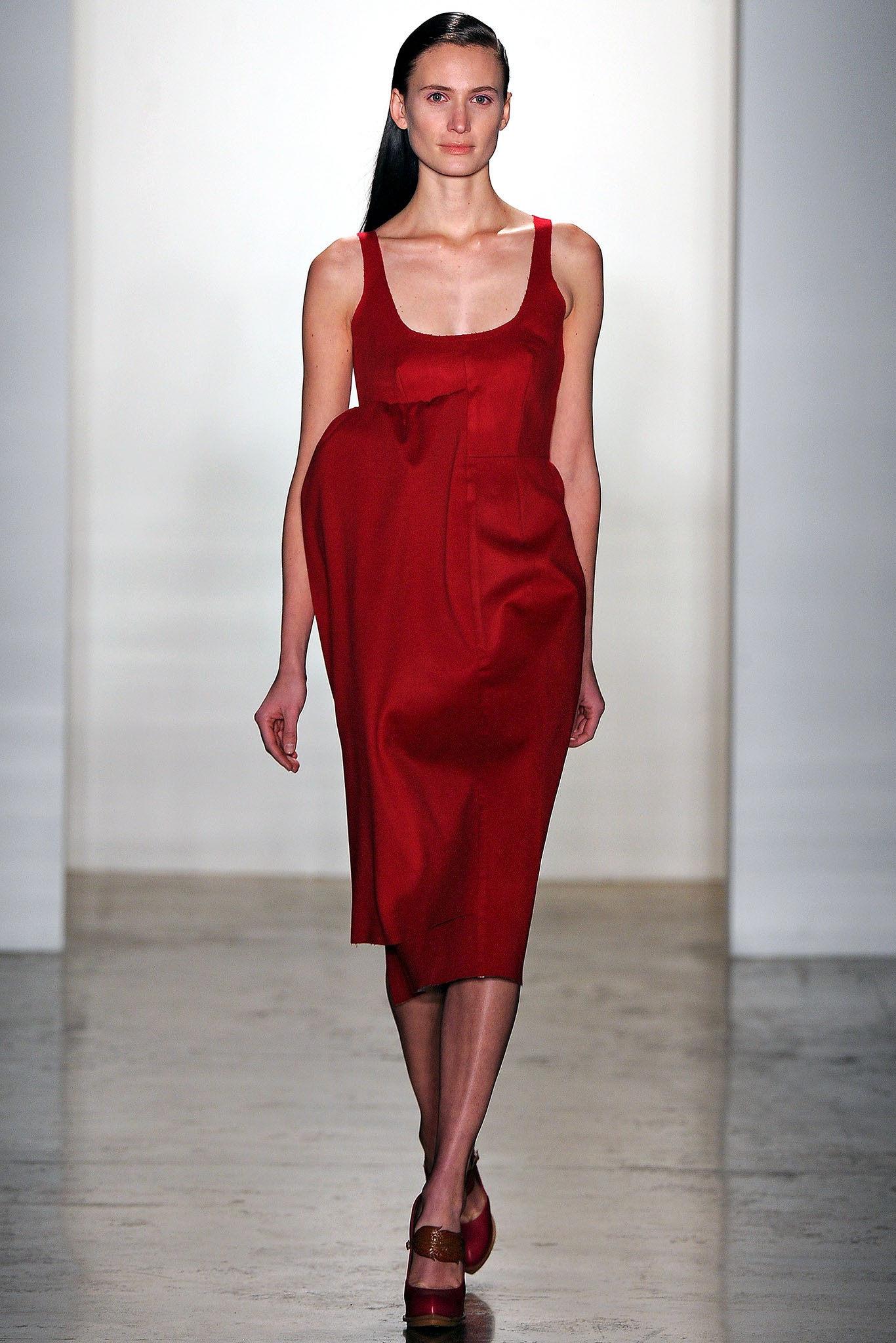 red fitted sleeveless dress