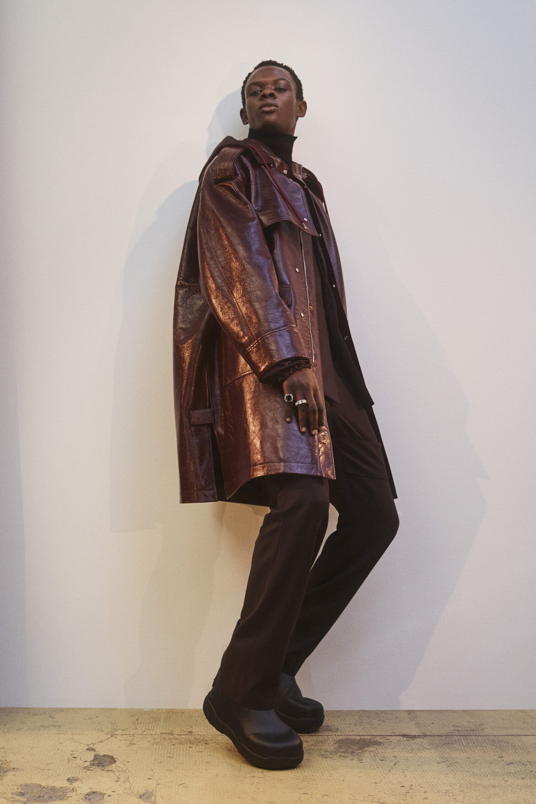 brown leather long-sleeve collared relaxed zippered shiny coat