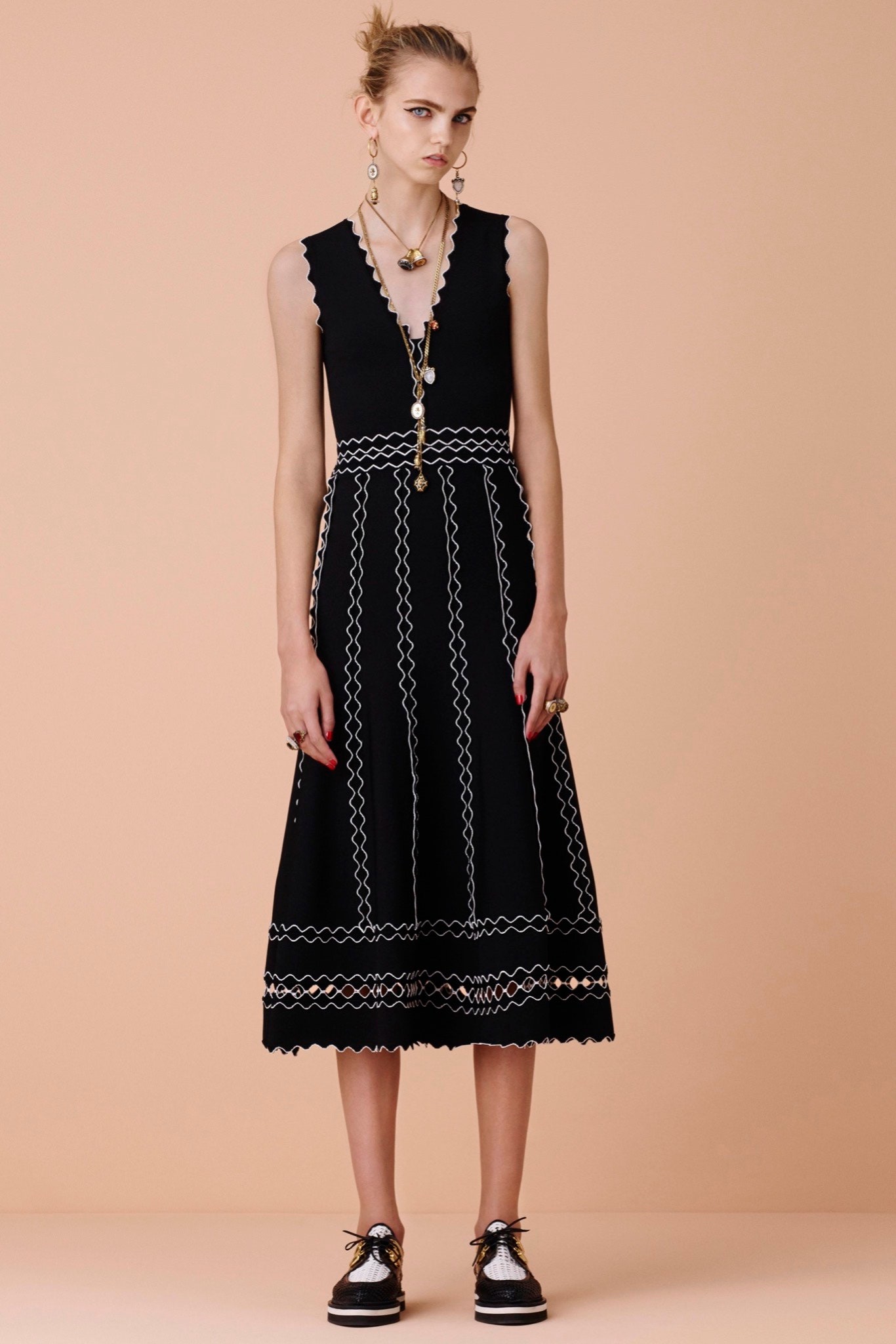 black fitted sleeveless dress