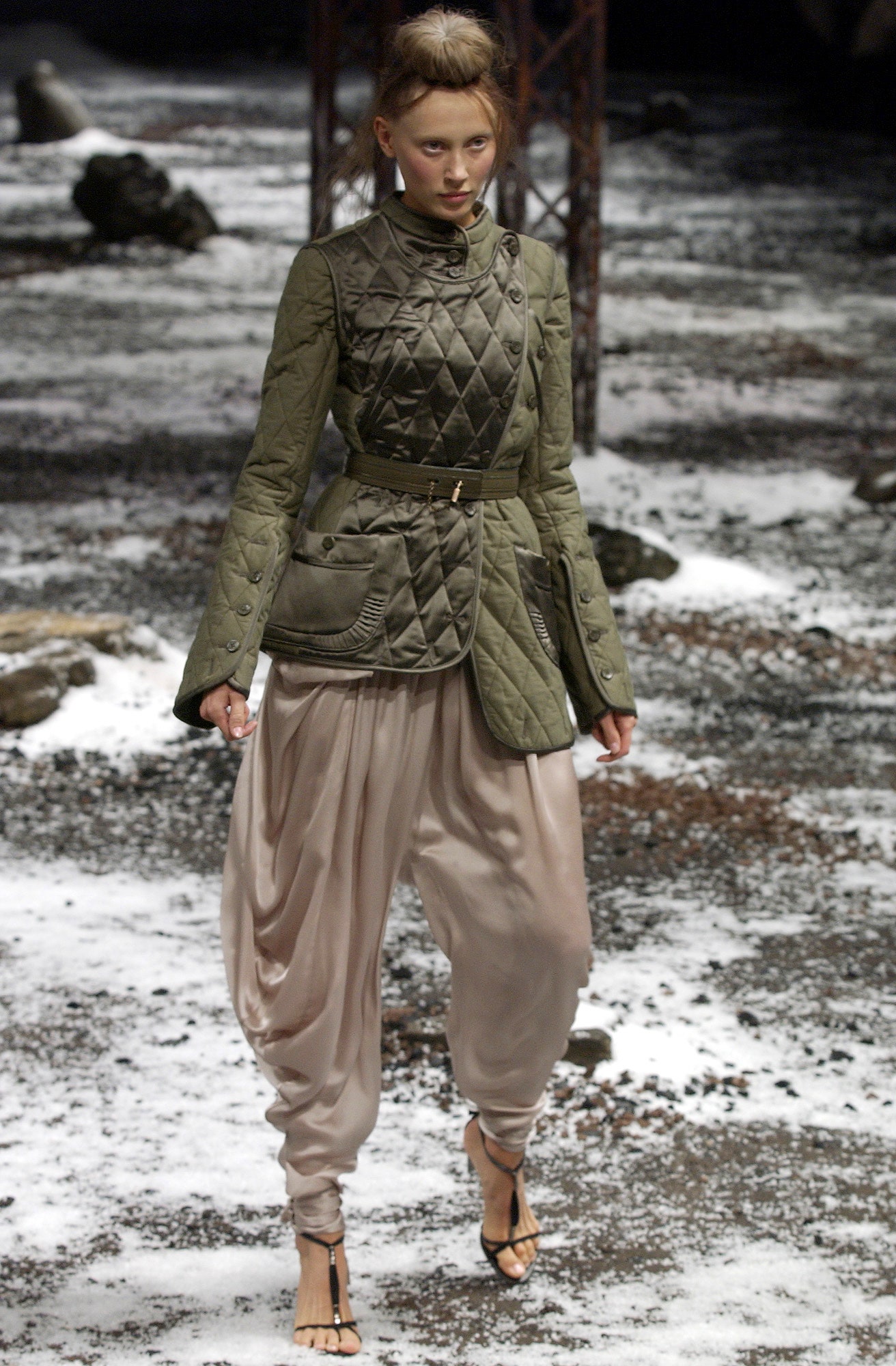 green cotton long-sleeve collared fitted quilted buttoned jacket