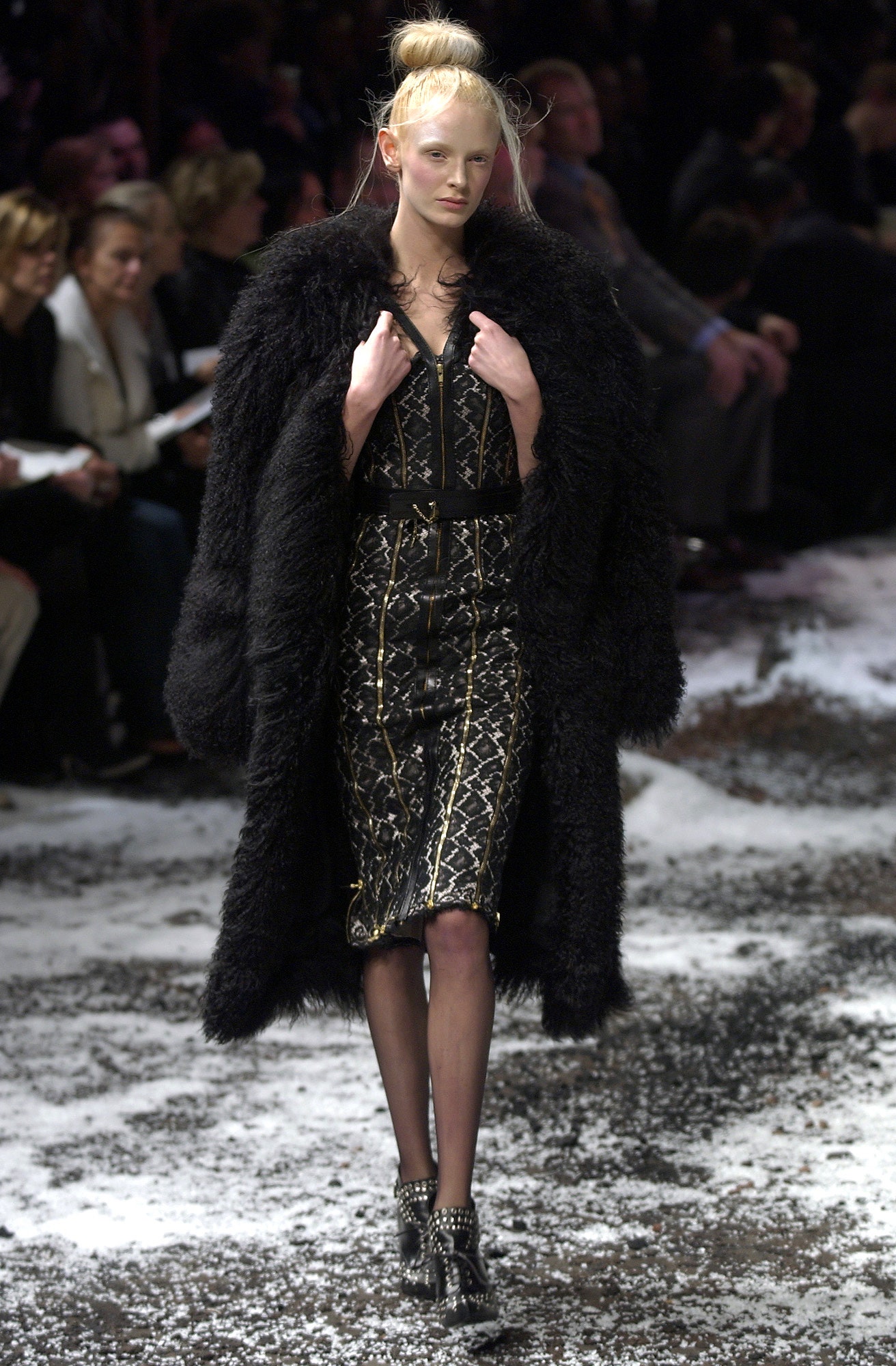 black faux-fur long-sleeve oversized layered coat