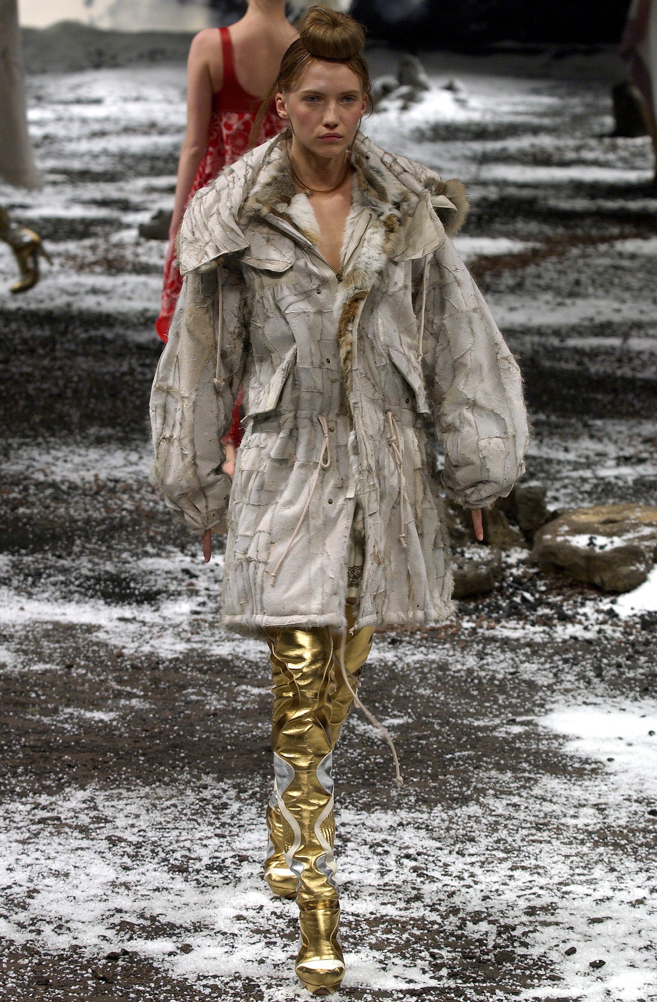 white fur long-sleeve collared oversized draped zippered coat