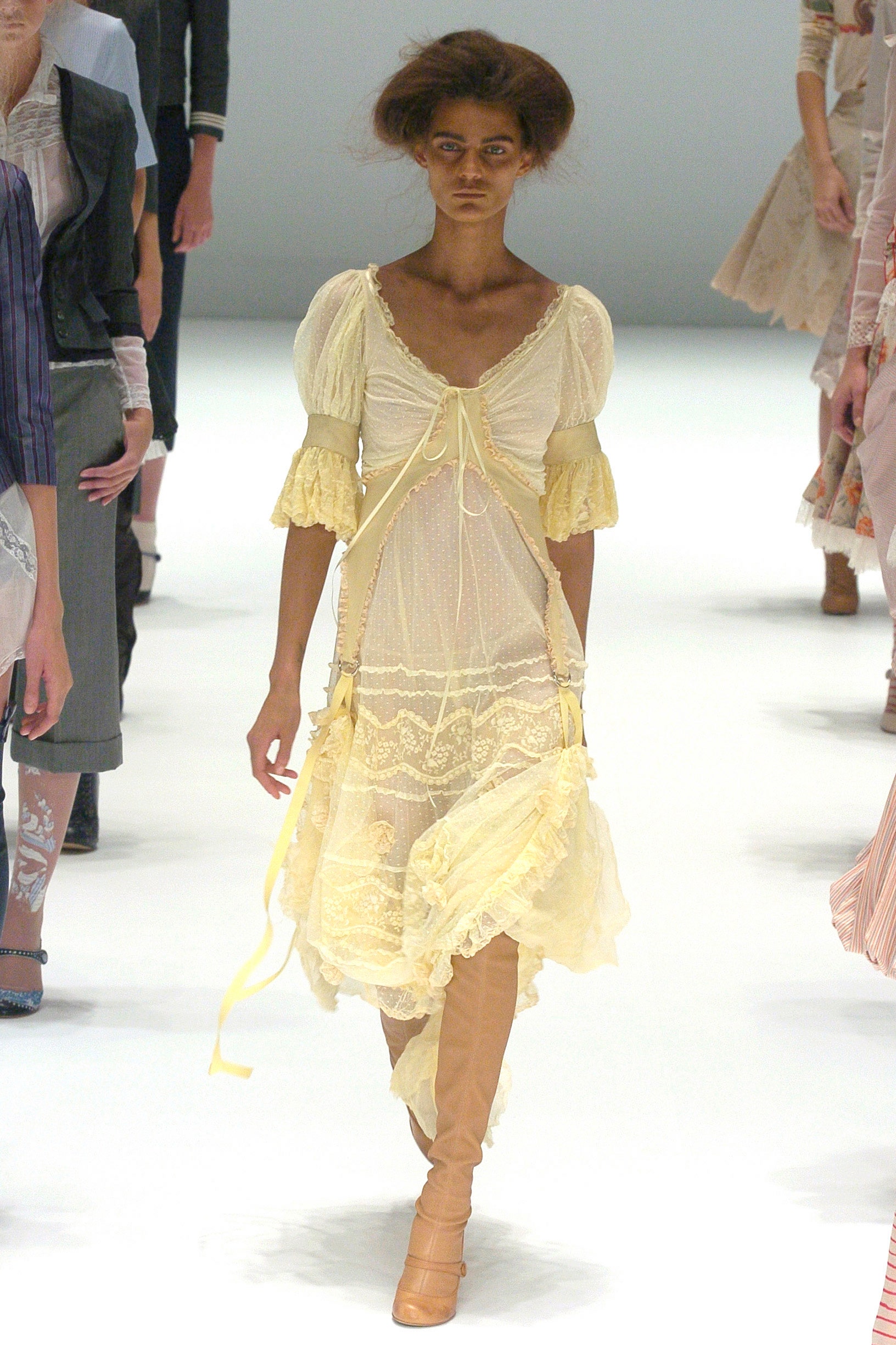 yellow relaxed midi dress with beige boots