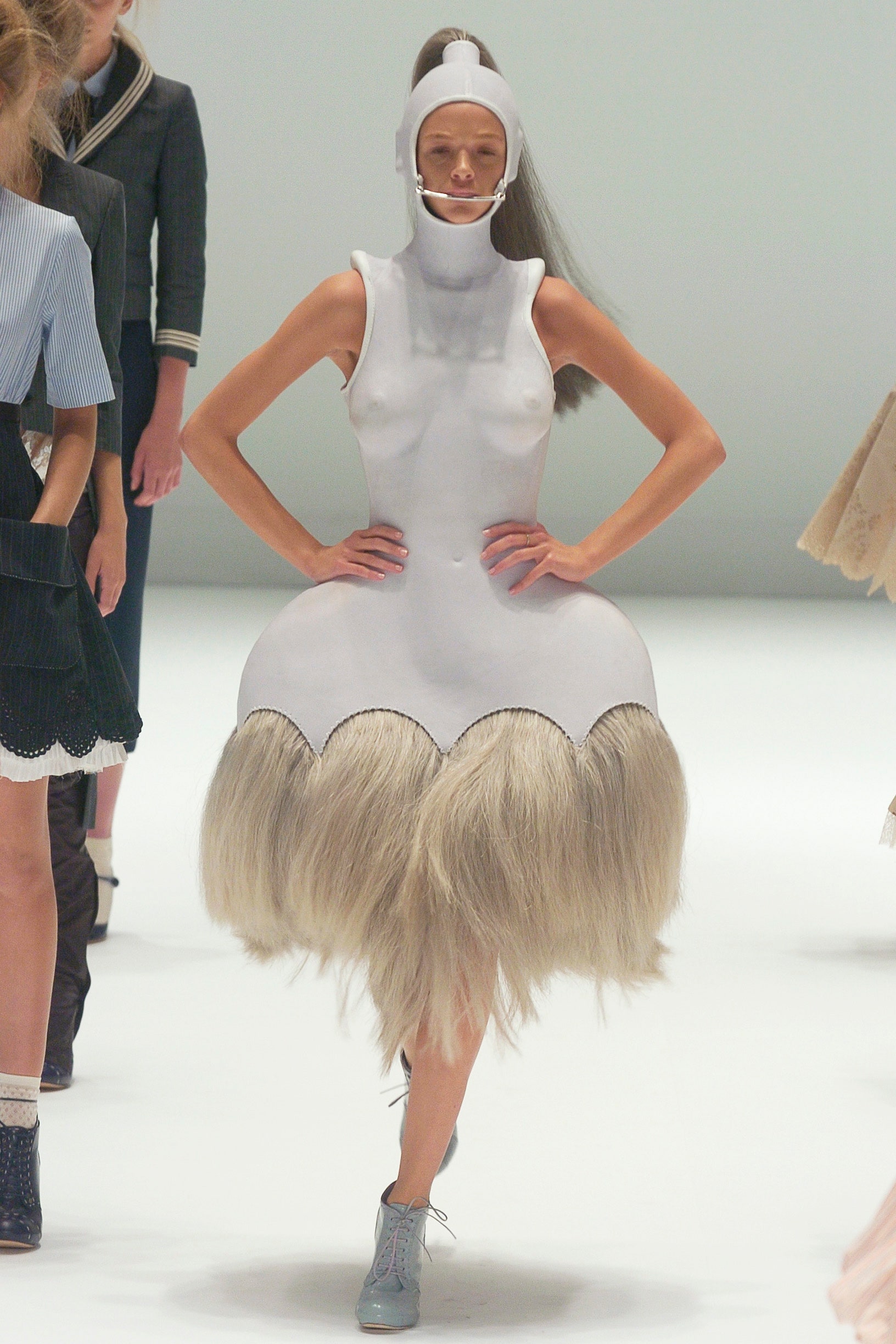 white fitted mini dress with hat