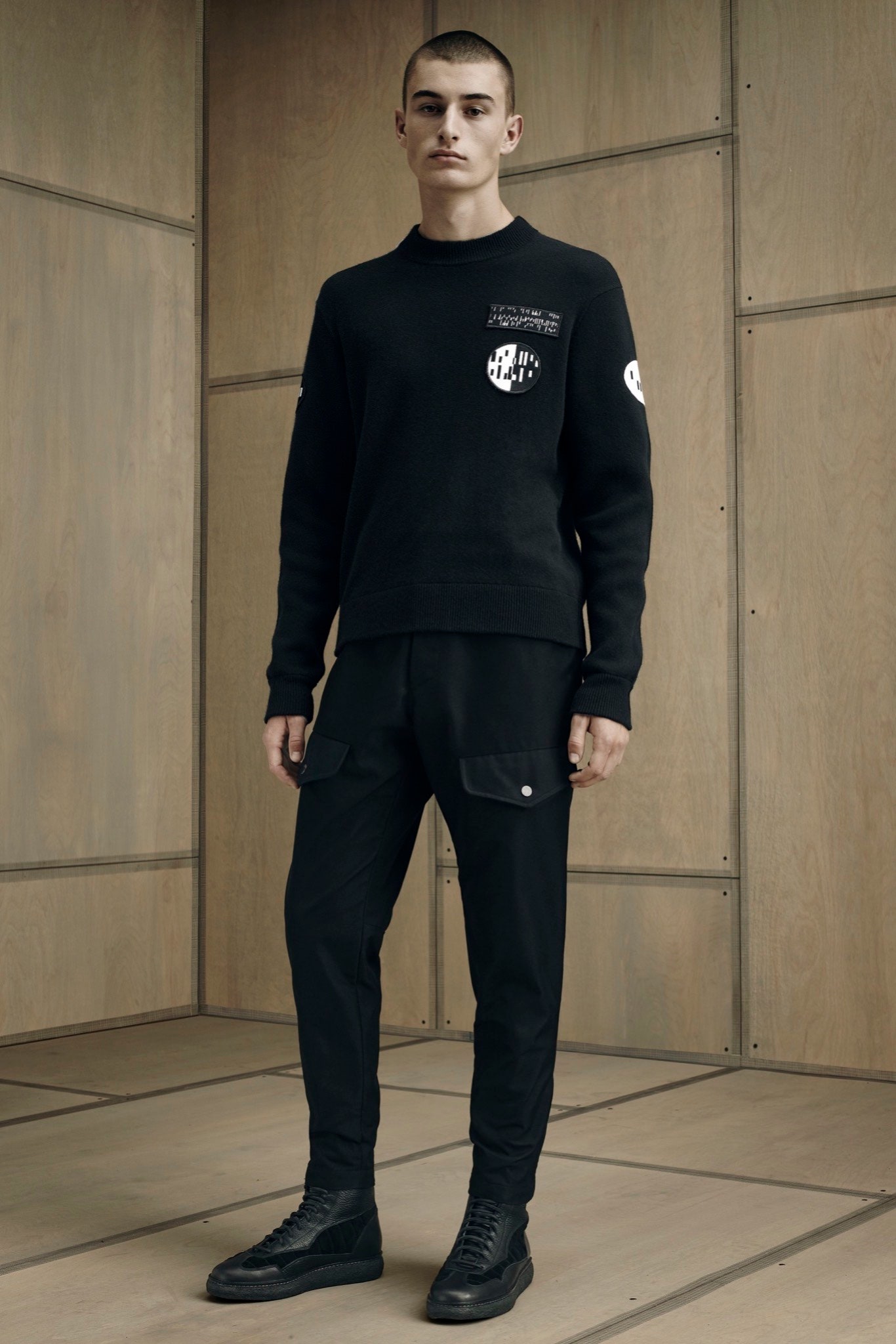 black cotton long-sleeve collared fitted printed sweater