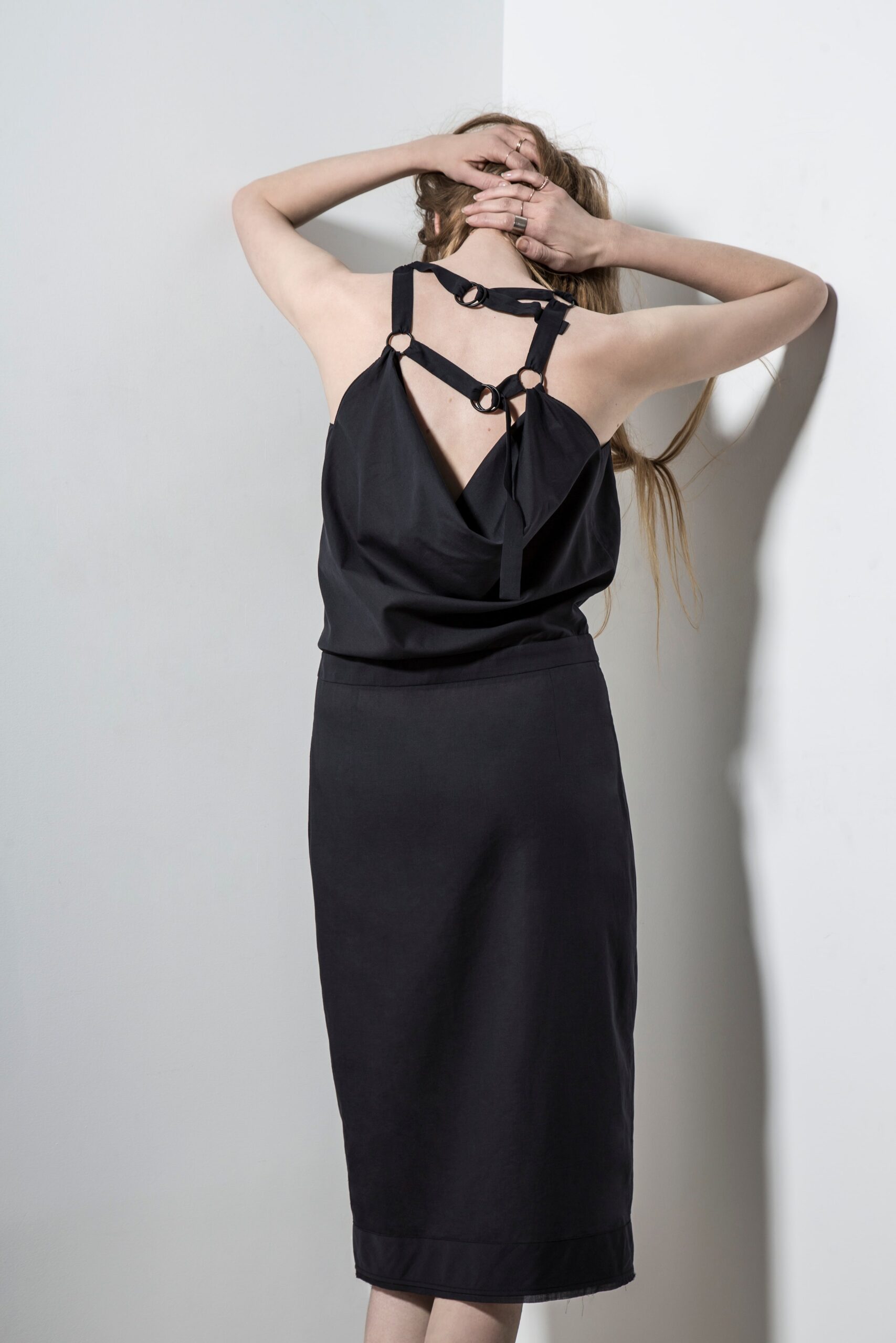 black fitted sleeveless dress