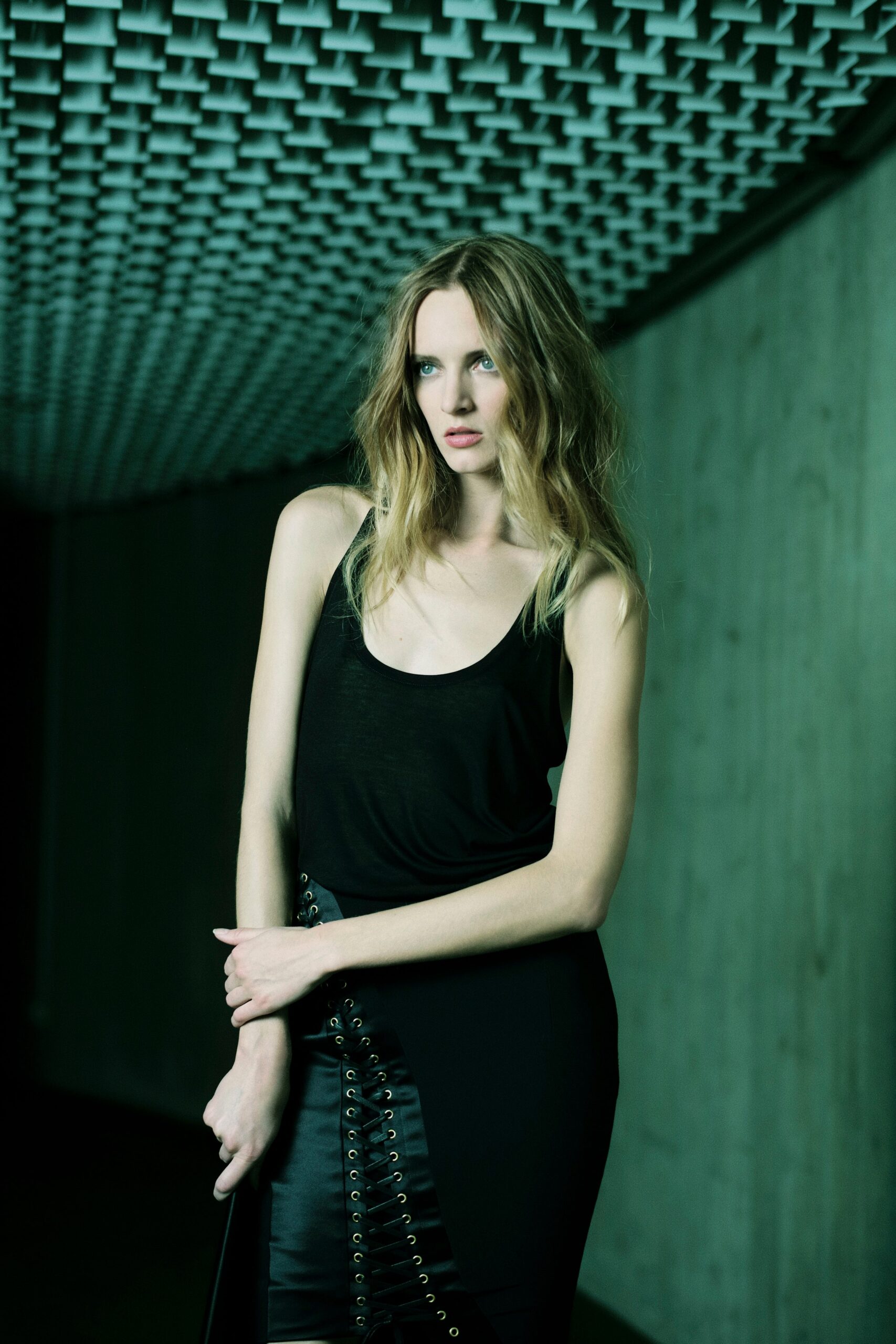 black leather fitted zippered skirt