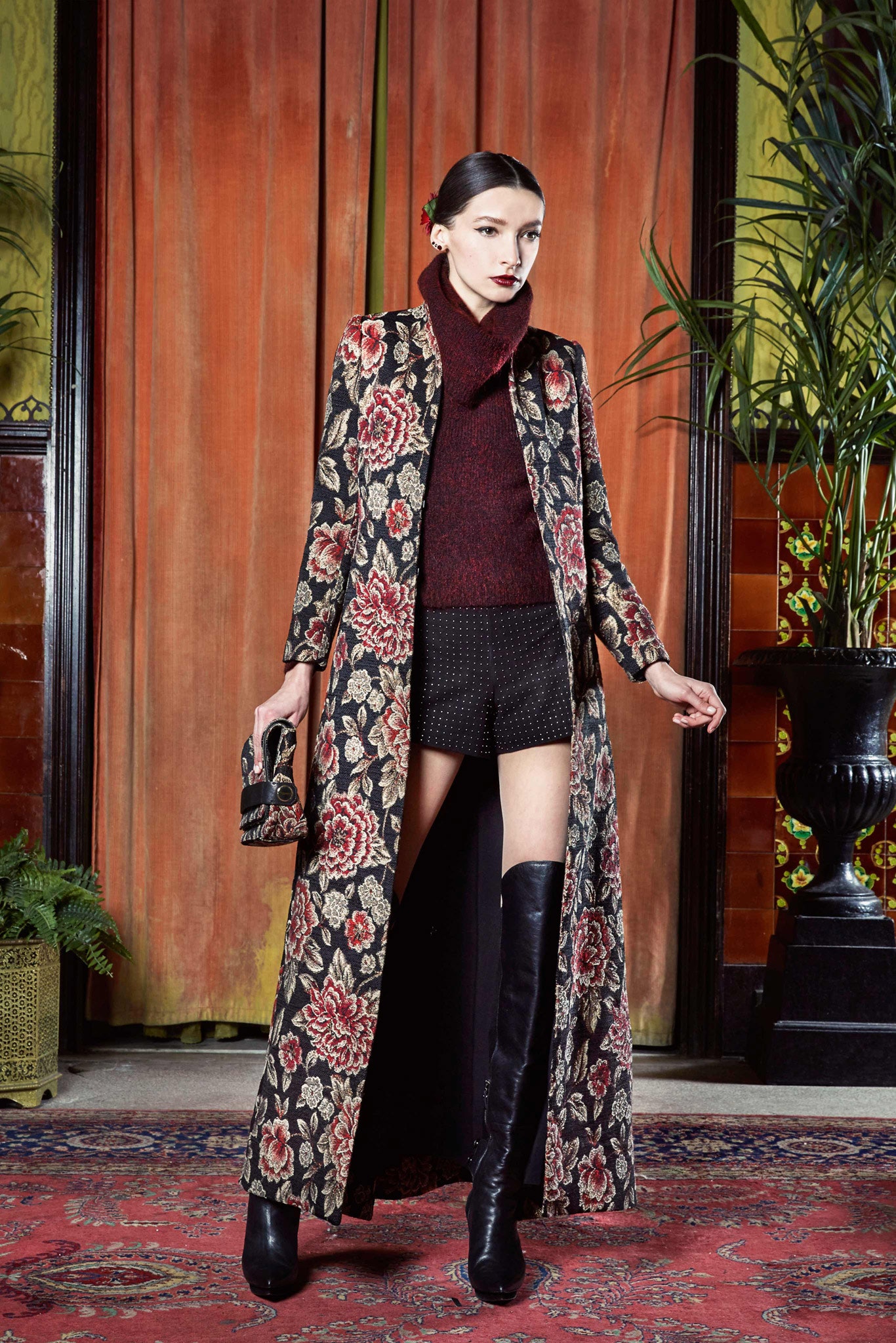 black silk long-sleeve collared fitted floral embroidered coat