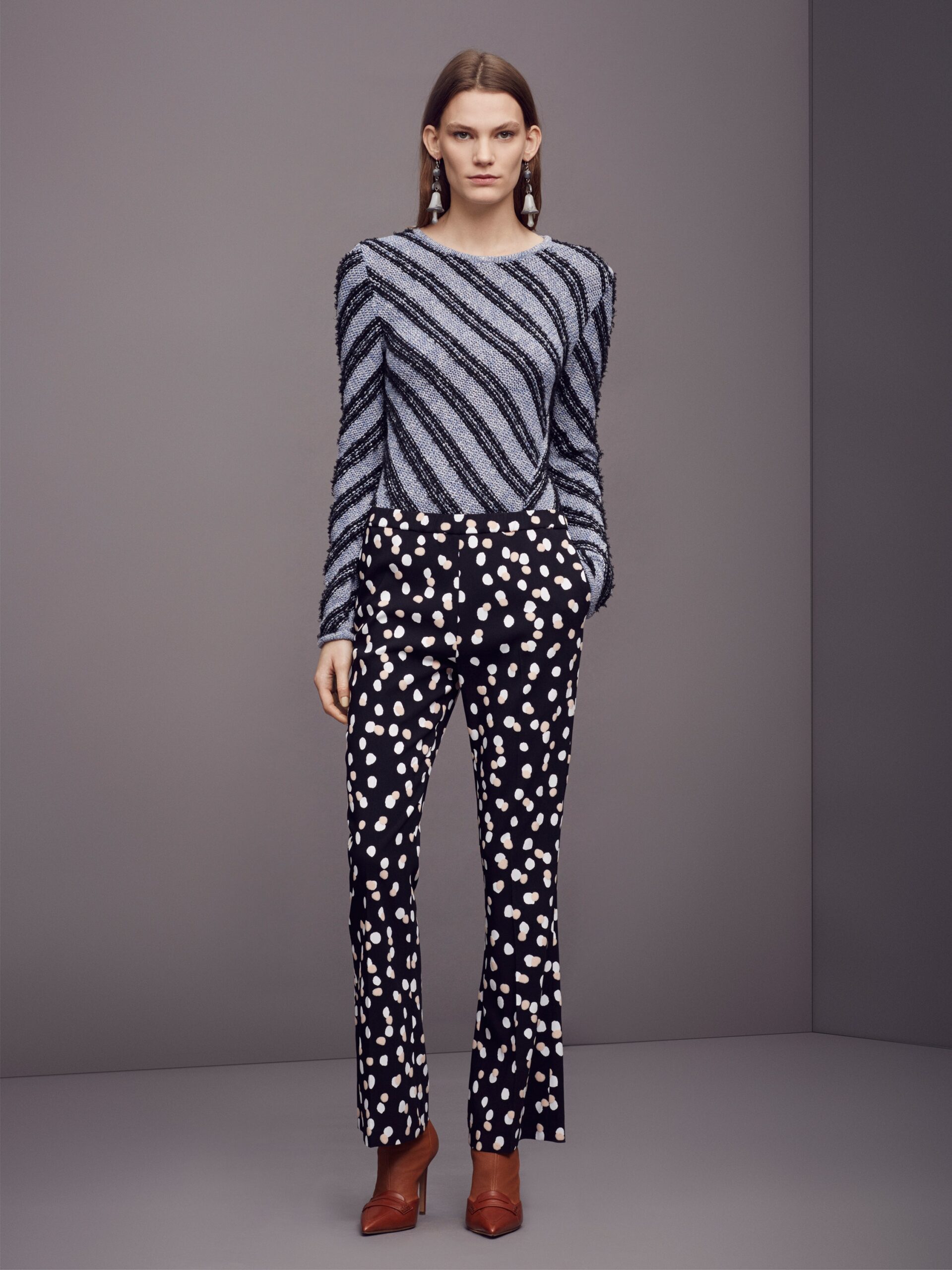blue cotton long-sleeve scoop-neck fitted striped top
