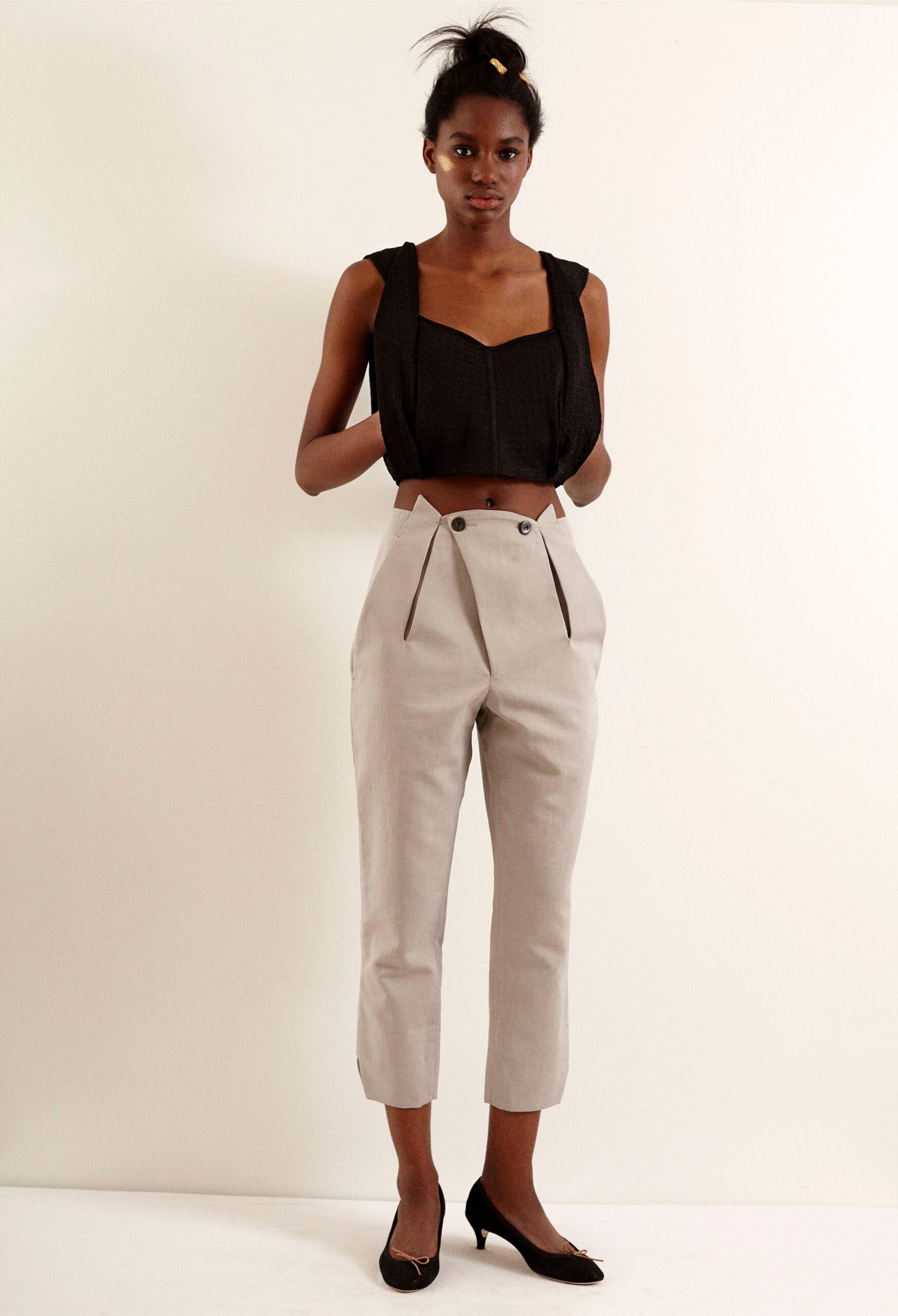black cotton sleeveless square-neck fitted pleated cropped crop-top