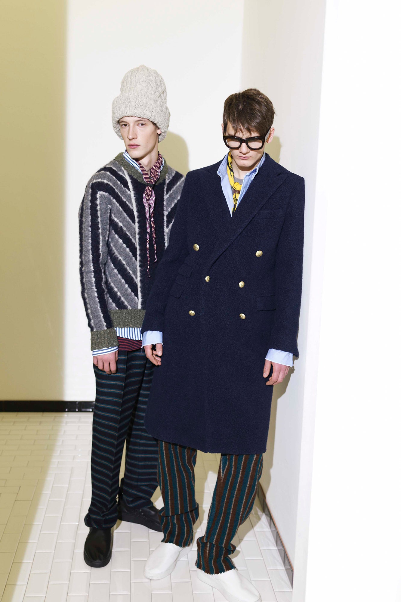 blue wool long-sleeve double-breasted tailored buttoned coat