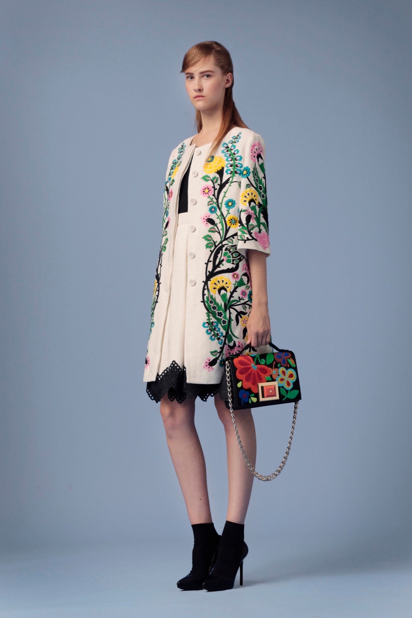 white cotton short-sleeve collared fitted embroidered buttoned coat