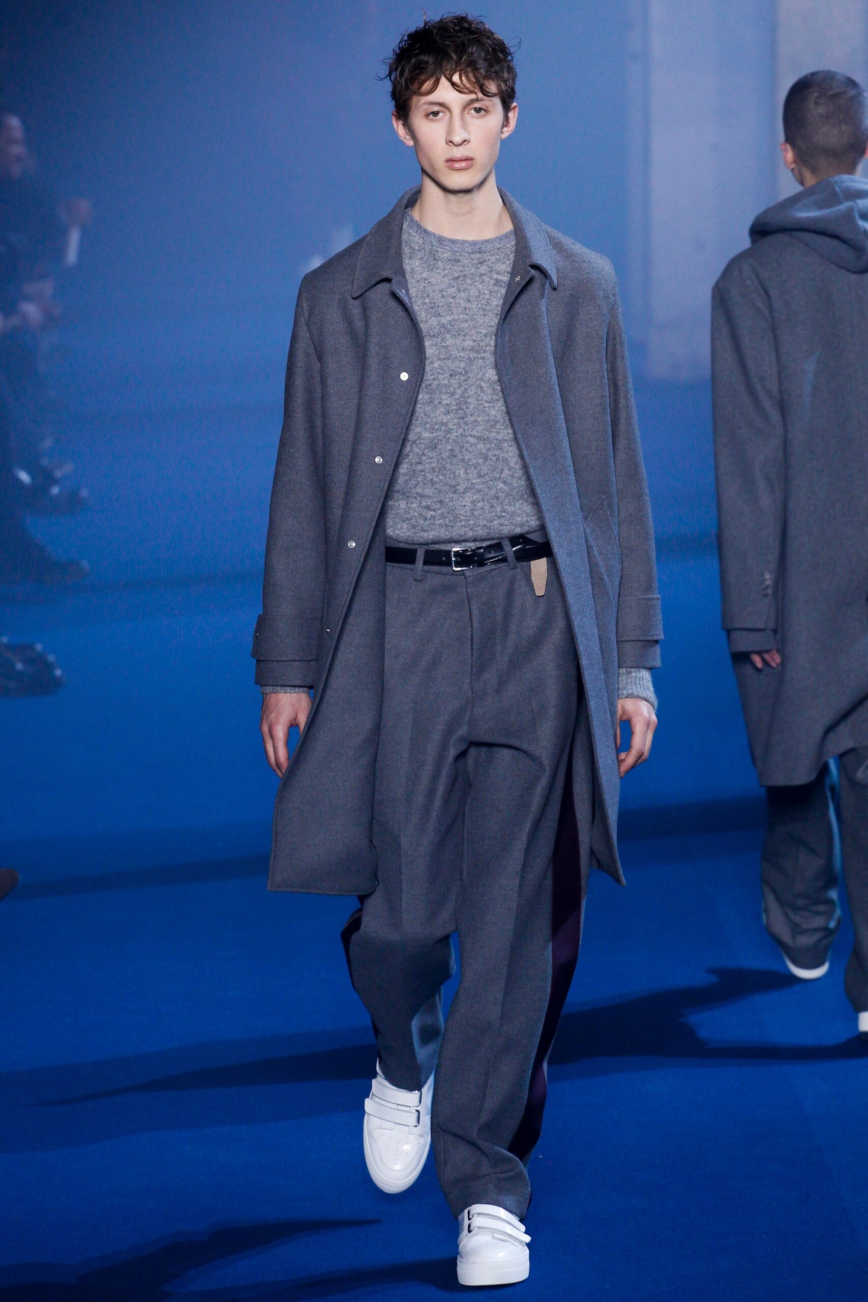 gray wool long-sleeve collared relaxed buttoned coat