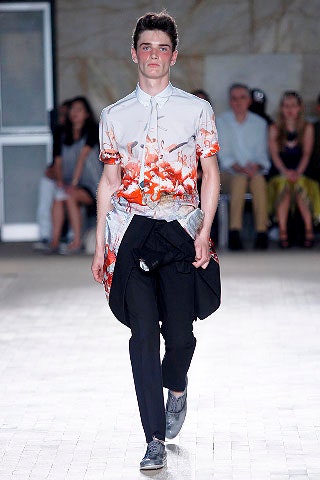 white cotton short-sleeve collared fitted printed shirt