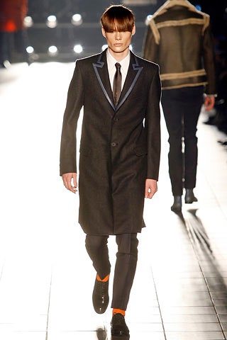 black wool long-sleeve collared fitted structured buttoned coat