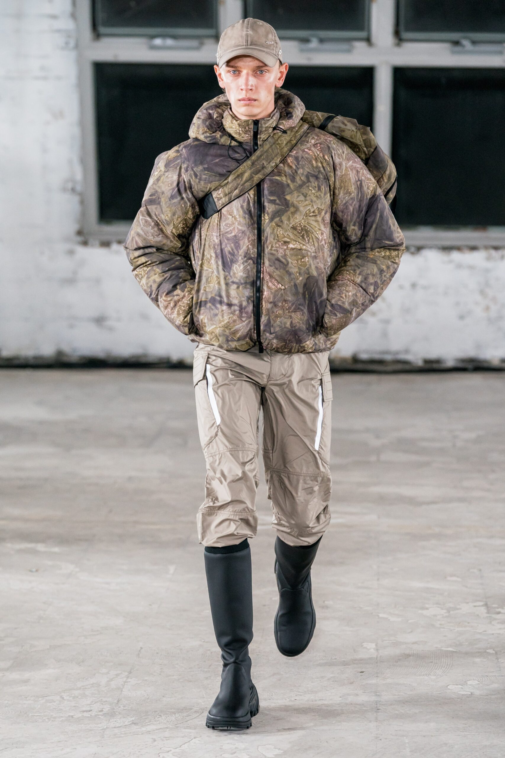 green jersey long-sleeve hooded relaxed camouflage jacket