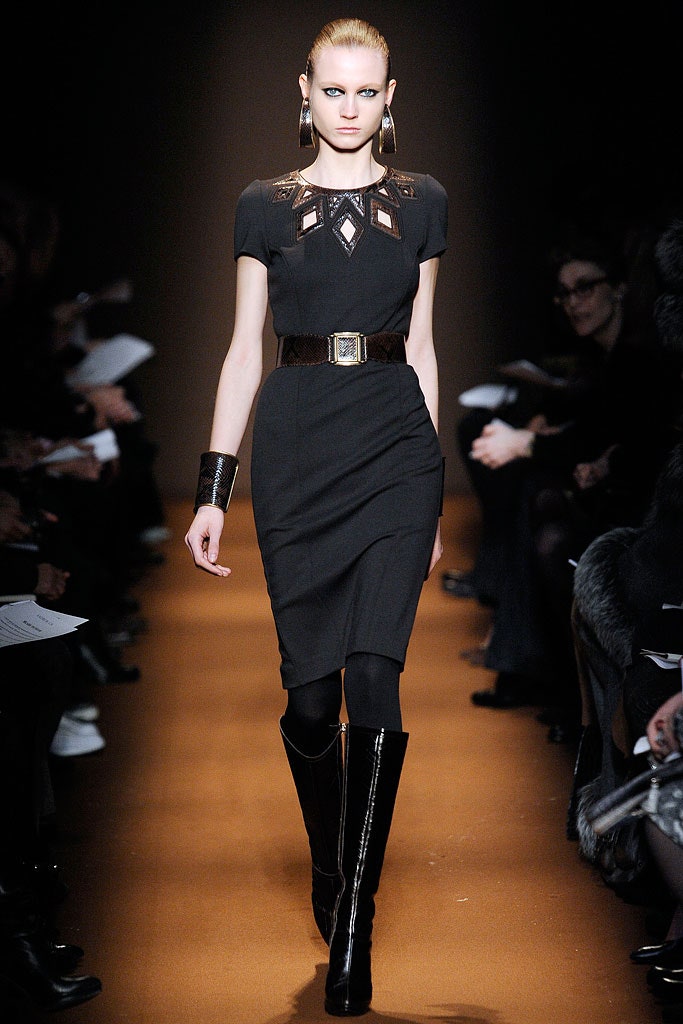 black fitted midi dress with boots