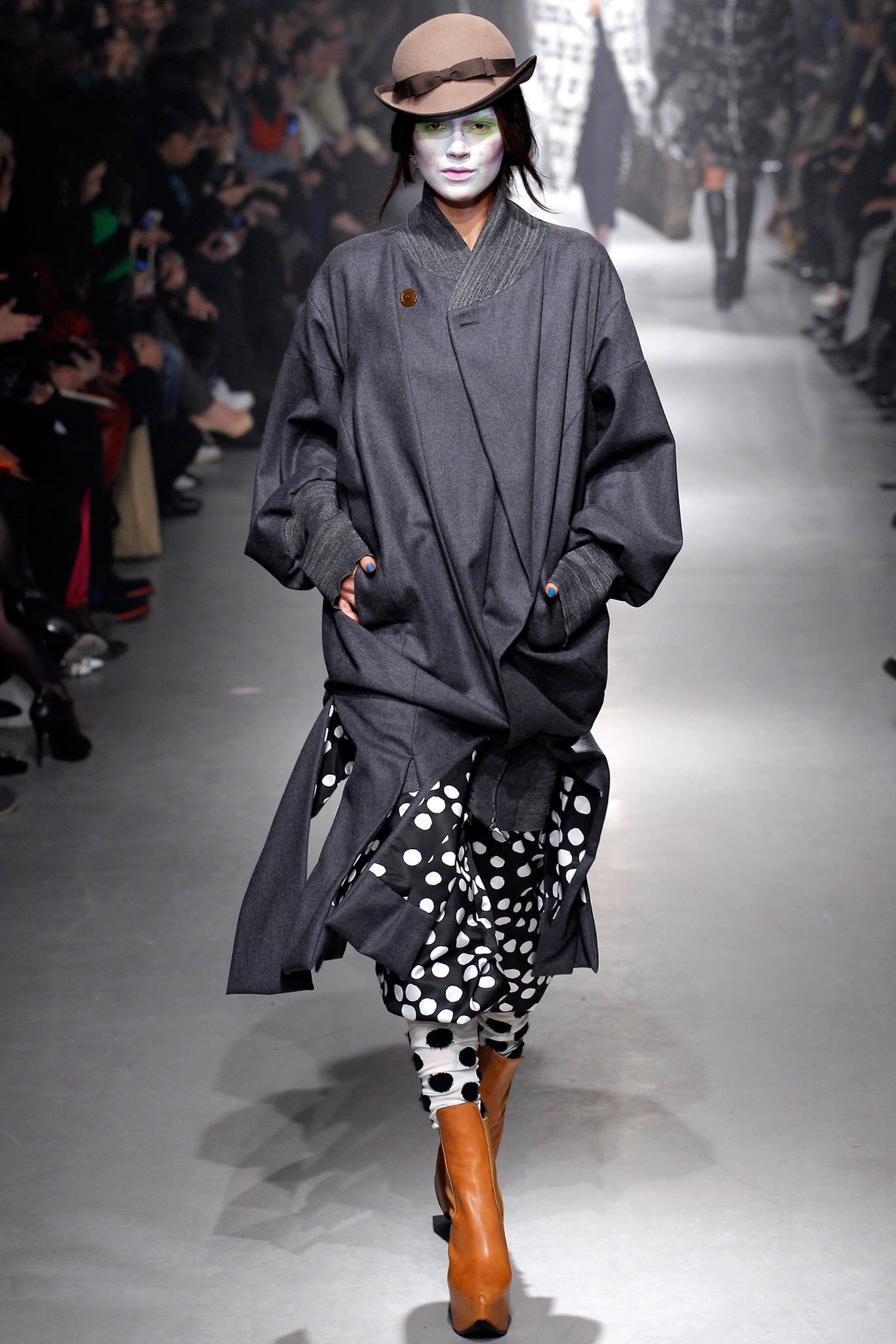 gray wool long-sleeve collared oversized draped coat