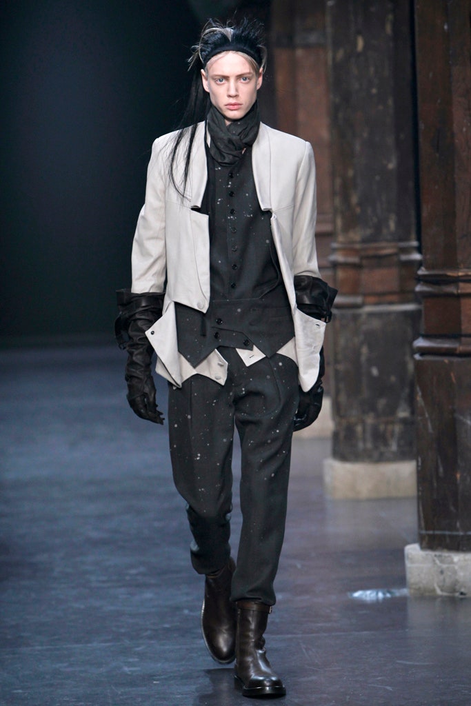 white blazer black shirt relaxed pants