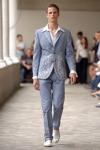 blue long-sleeve collared tailored embroidered suit
