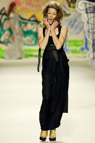 black silk sleeveless dress with gold heels