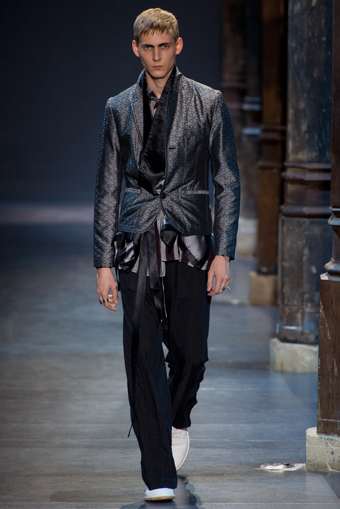 black silk long-sleeve collared tailored zippered shiny jacket