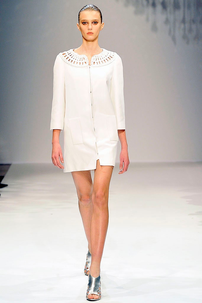 white cotton long-sleeve collared fitted buttoned pockets dress