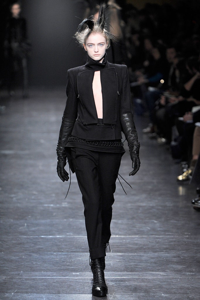 black wool long-sleeve v-neck fitted structured zippered jacket