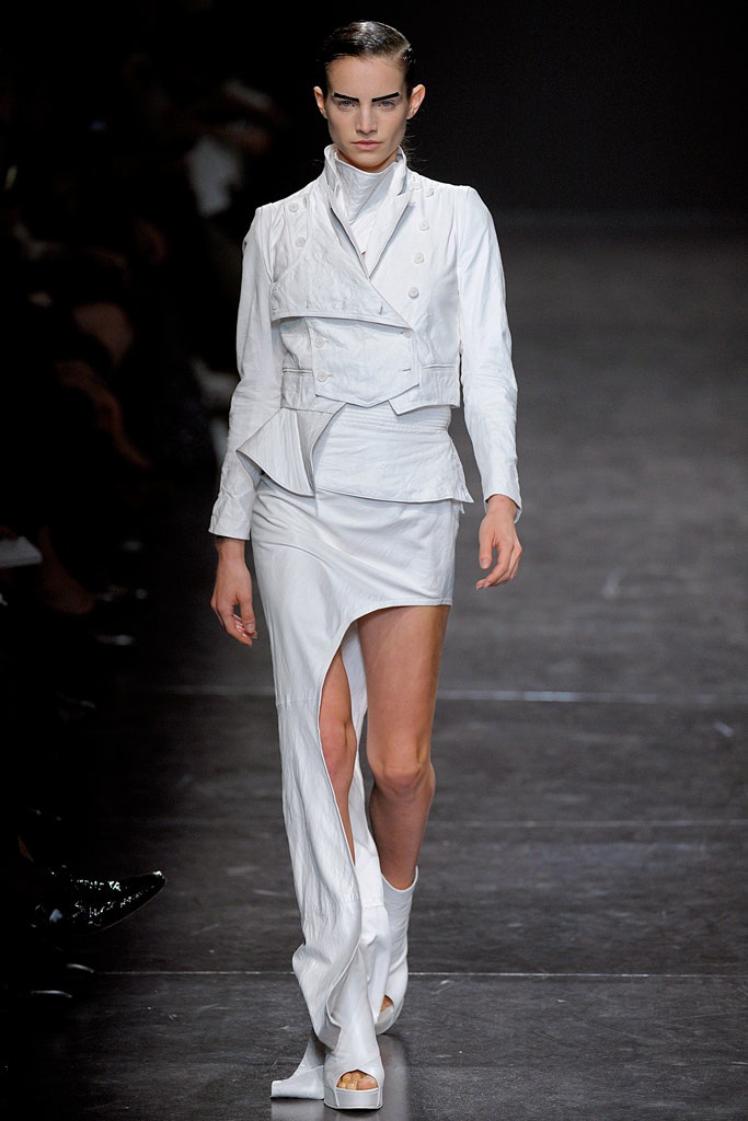 white leather long-sleeve collared fitted buttoned jacket