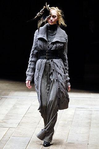 gray wool long-sleeve collared relaxed buttoned coat