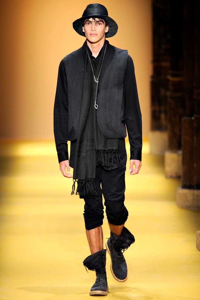 black wool sleeveless relaxed layered vest