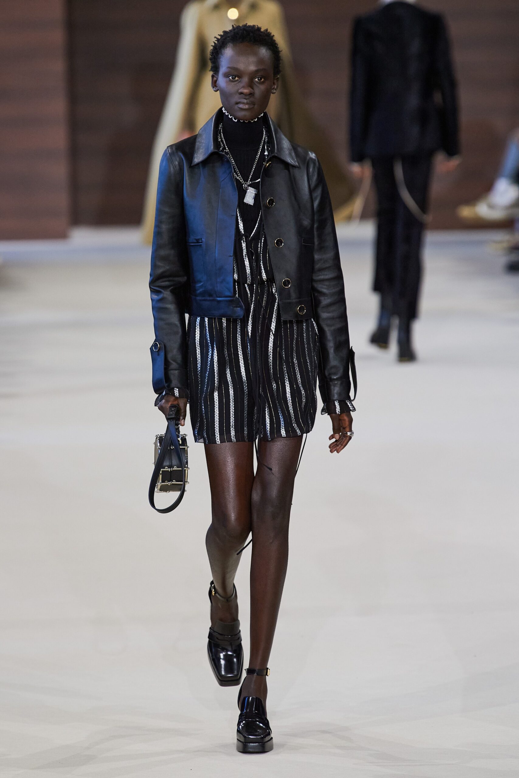 black leather long-sleeve collared fitted zippered jacket