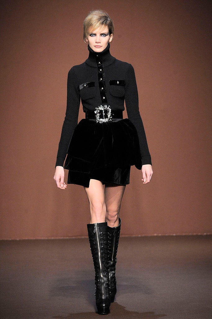 black velvet fitted pleated mini skirt