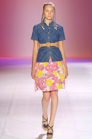 blue denim short-sleeve collared fitted buttoned shirt