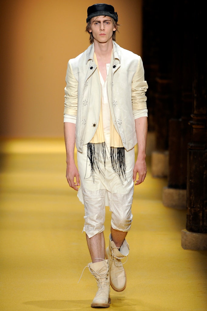 white cotton long-sleeve collared fitted fringed jacket