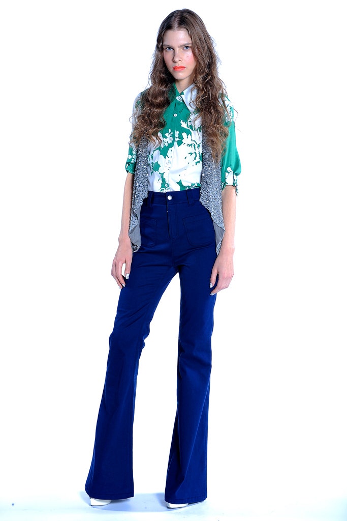 green short-sleeve collared relaxed floral shirt