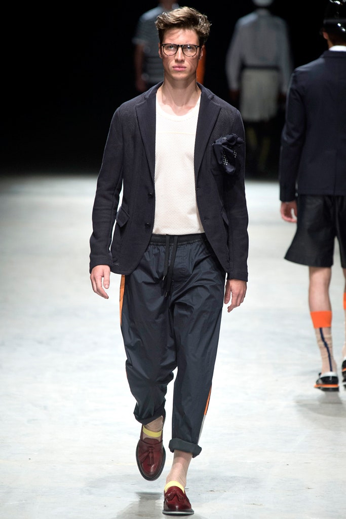 black blazer white t-shirt gray pants